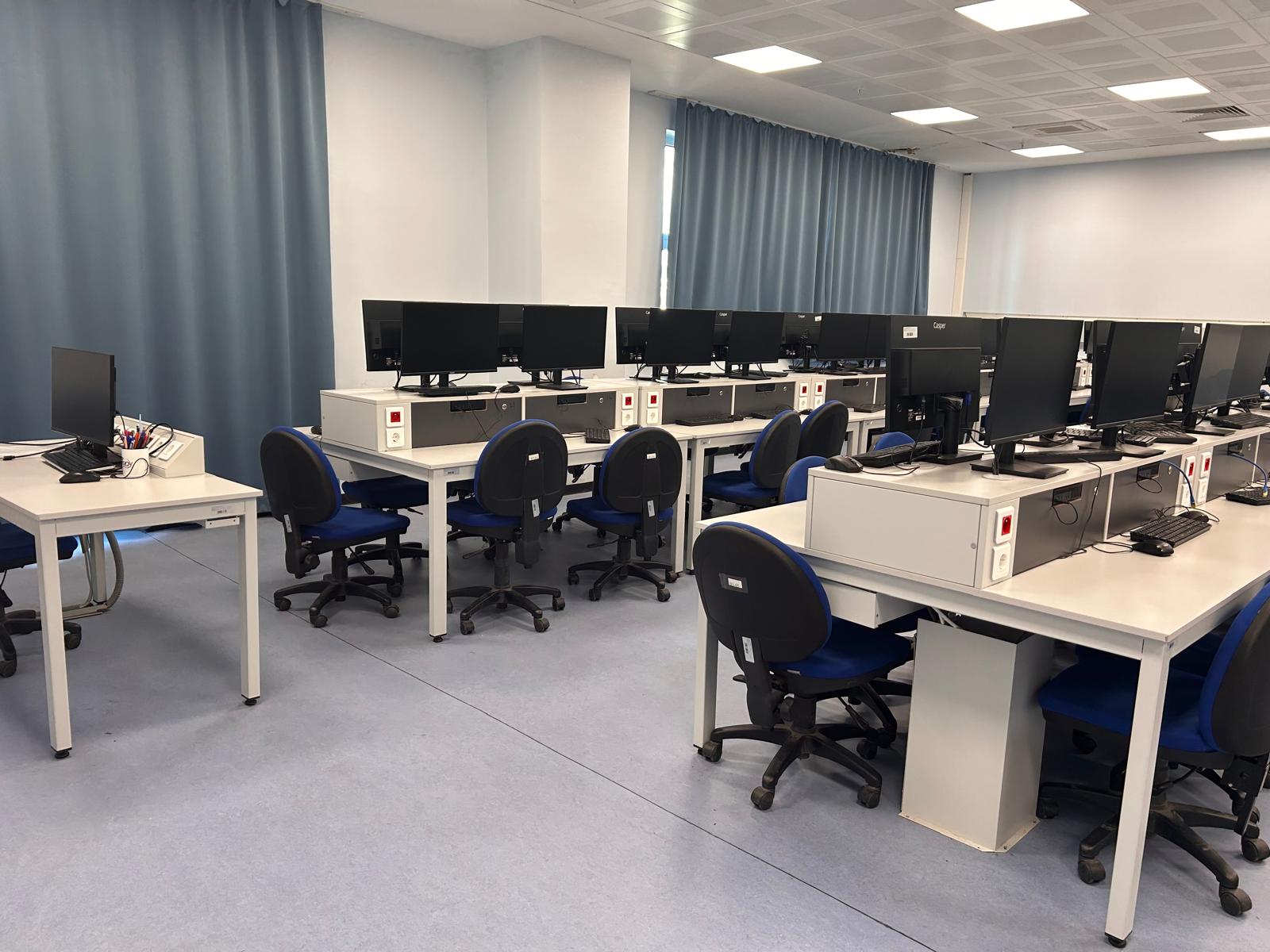 Karabük Üniversitesi Bilgisayar ve Bilişim Bilimleri Fakültesi İşletim Sistemleri Laboratuvarı genel görünümü