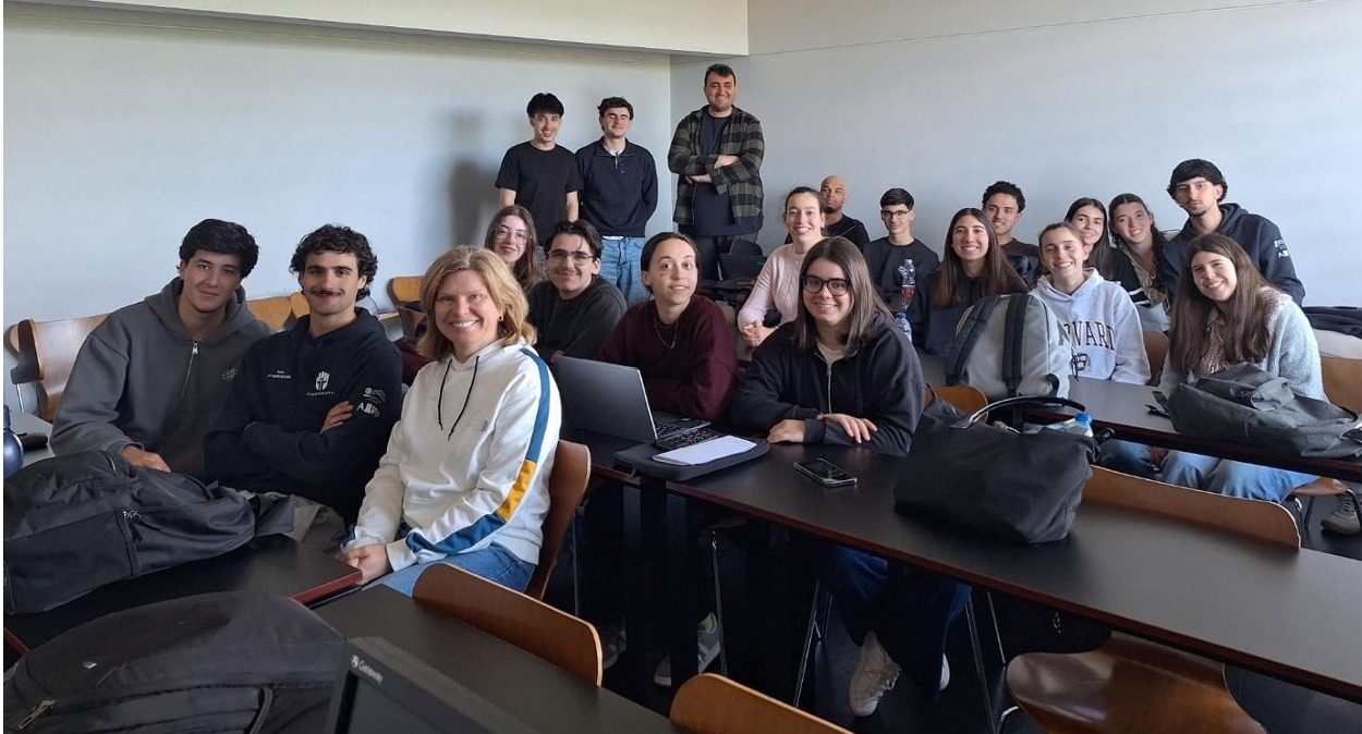Öğrencilerle grup fotoğrafı
