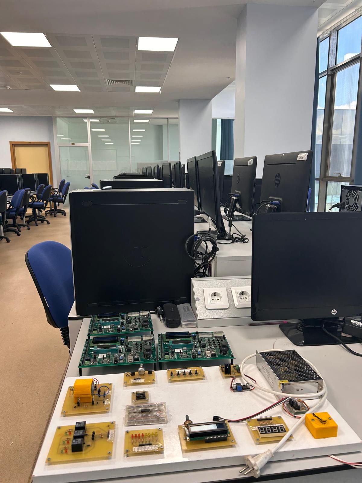 Karabük Üniversitesi Bilgisayar ve Bilişim Bilimleri Fakültesi Mikrodenetleyiciler ve Kontrol Laboratuvarı